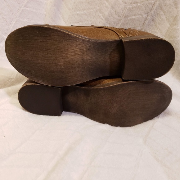 Wanted Taupe Bravado Ankle Boots w/side holes NIB! - Picture 3 of 8